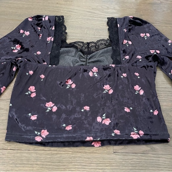 Cider Velvet Sweetheart Black Floral Lace Top - Picture 9 of 15